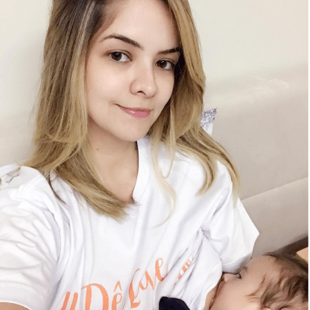 Maria Cecília amamenta Pedro, seu filho com Rodolfo - Reprodução/Instagram/mariaceciliaerodolfo