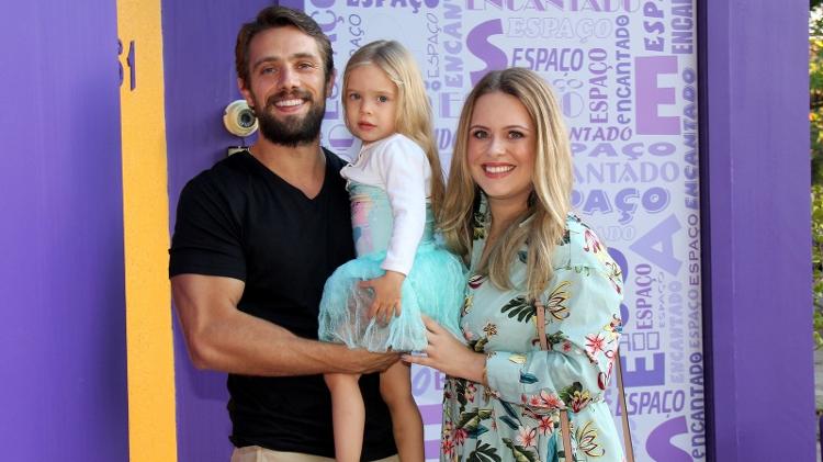 Rafael Cardoso e Mariana Bridi comemoraram o aniversário de Aurora - AgNews - AgNews