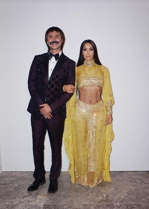 Fã declarada de Cher, Kim Kardashian vai à festa de Halloween com um dos famosos looks da diva pop - Reprodução/Instagram