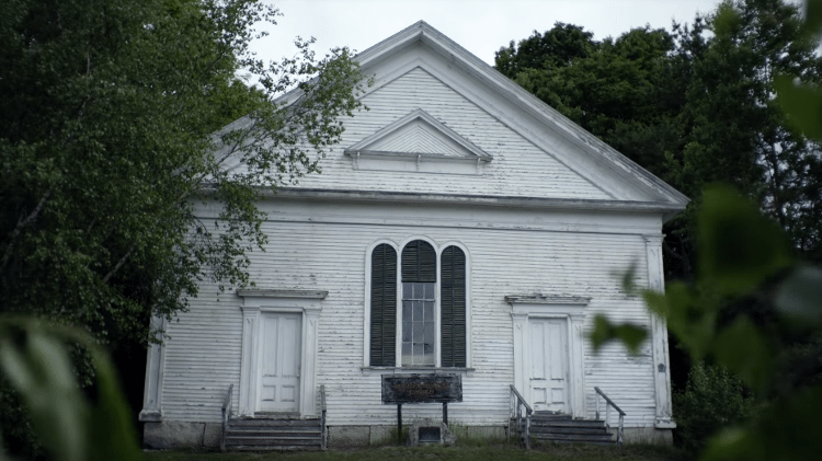 Igreja na cidade de Durham, no Maine, onde Stephen King passou a infância - Reprodução/YouTube - Reprodução/YouTube