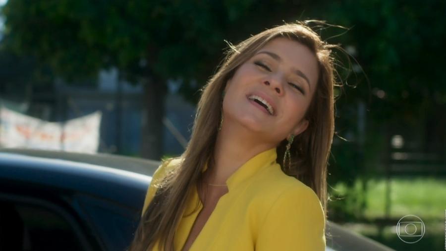 Laureta (Adriana Esteves) lança a candidatura após deixar a cadeia em "Segundo Sol" - Reprodução/TV Globo