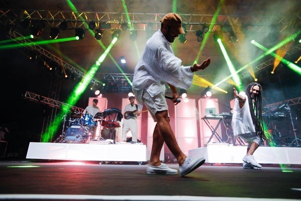 O rapper Criolo se apresenta ao lado do DJ Dandan - Marcelo Justo/UOL