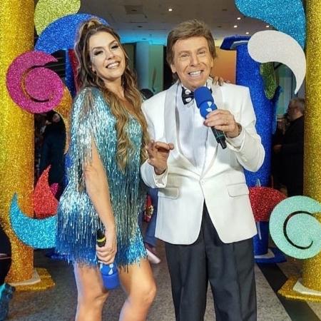 Simony e Nelson Rubens no programa "Bastidores do Carnaval", da RedeTV! - Reprodução/RedeTV!