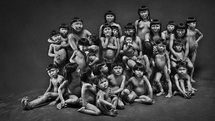 Foto do Manifesto Indígena 2020, de Sebastião Salgado Foto do Manifesto Indígena 2020, de Sebastião Salgado