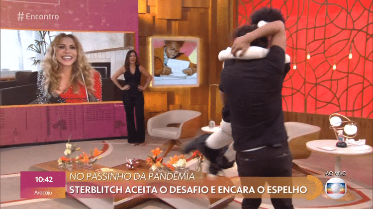Eduardo Sterblitch dança com boneco no 'Encontro', enquanto Joelma e Fátima assistem - Reprodução/Globoplay - Reprodução/Globoplay