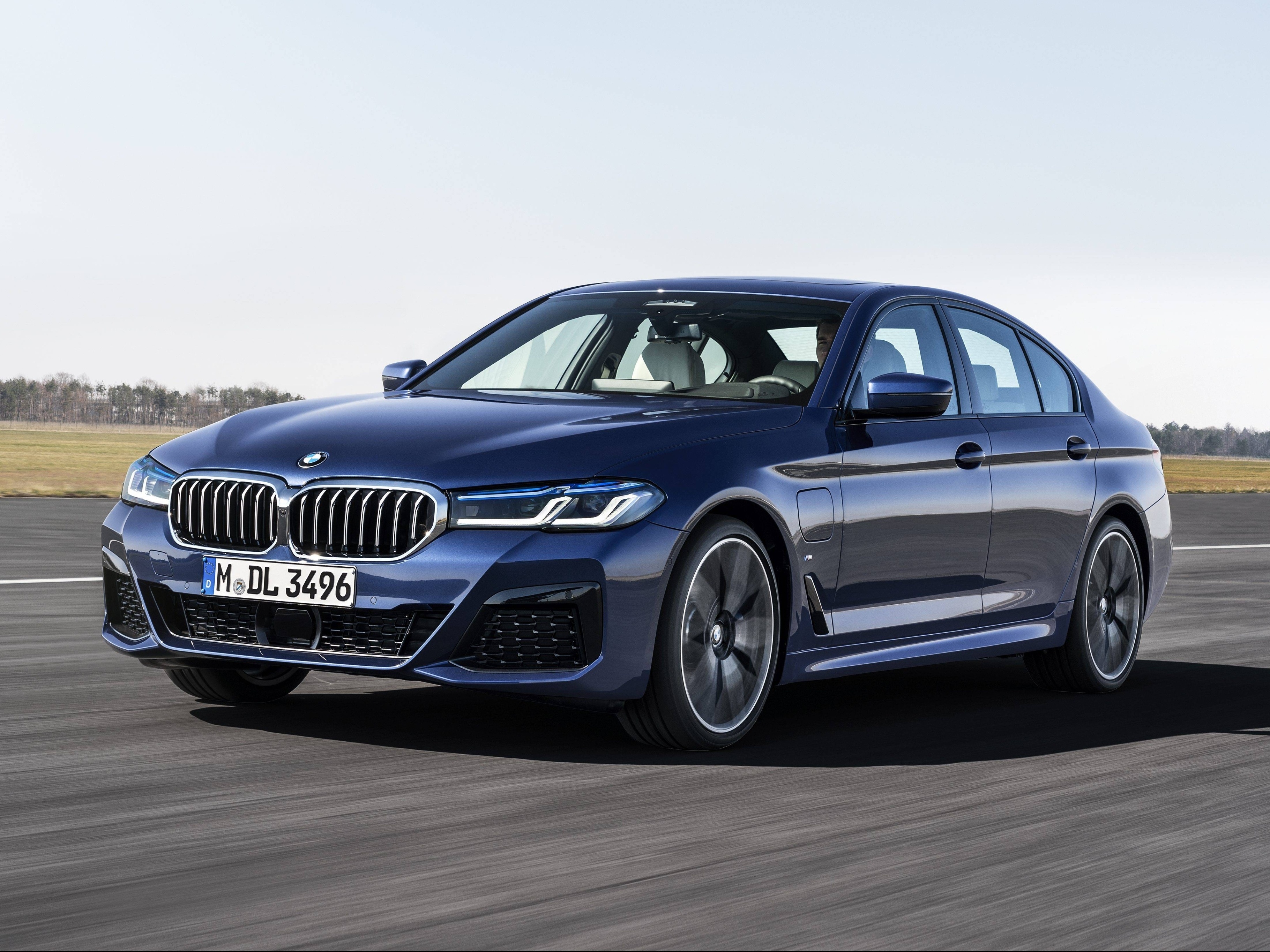 BMW Série 5 ganha nova geração com versão elétrica; veja o preço
