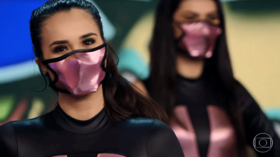 Bailarina do Domingão do Faustão usa máscara de proteção no programa - Reprodução