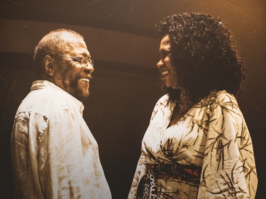 Democracia, samba e doces memórias: Teresa Cristina conversa com Martinho da Vila