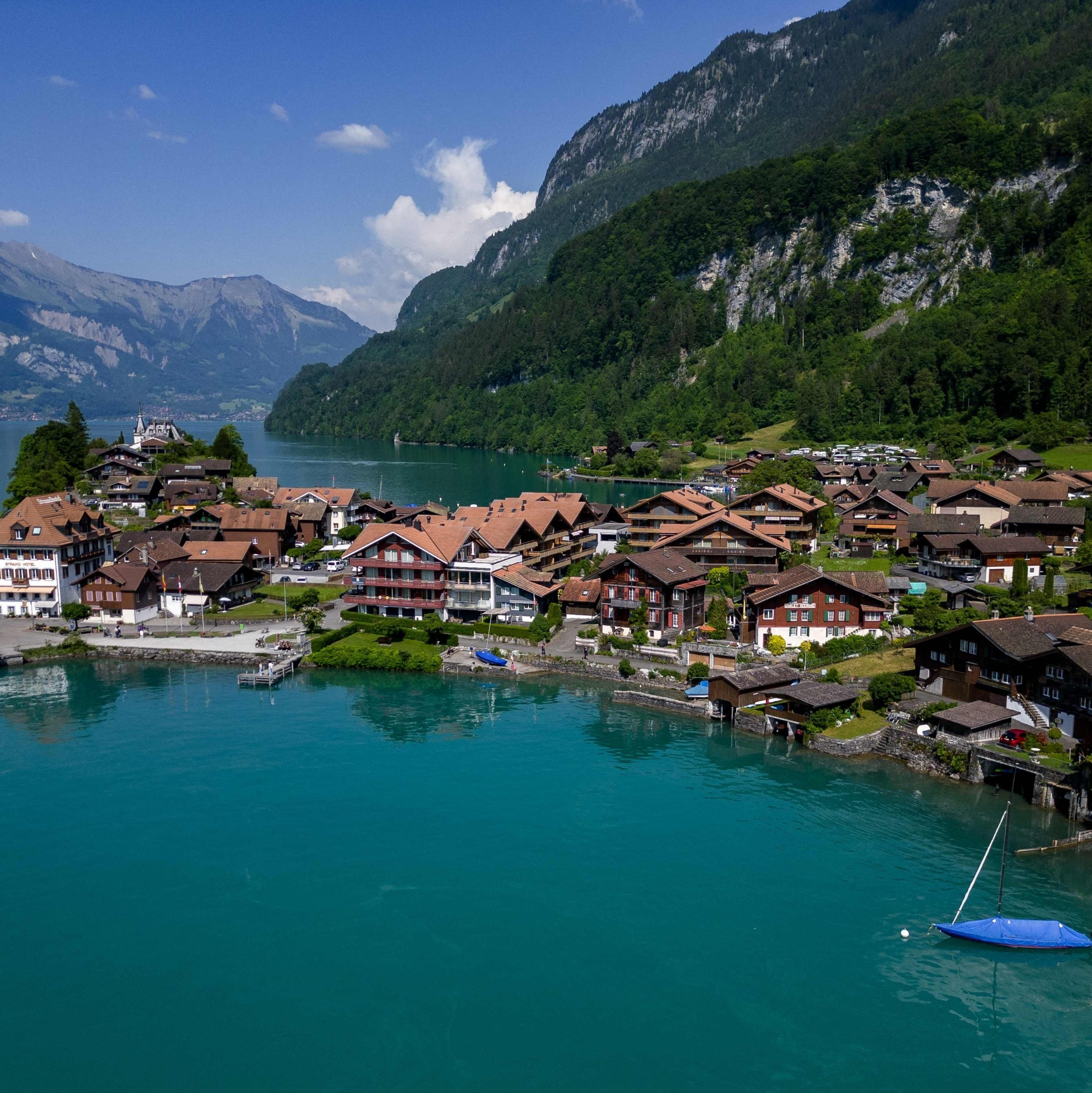 Turismo causado por série da Netflix ameaça vilarejo na Suíça, Mundo e  Ciência
