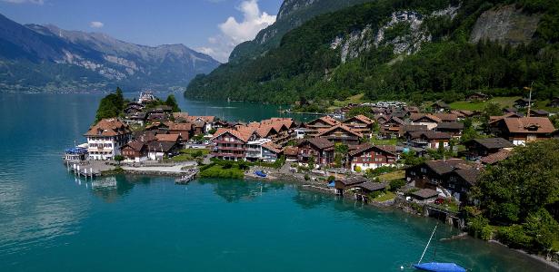 Turismo alavancado por série da Netflix causa transtornos a vilarejo na  Suíça; entenda - Mundo - Diário do Nordeste