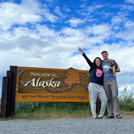 Casal brasileiro viajou em motorhome da Argentina até o Alasca