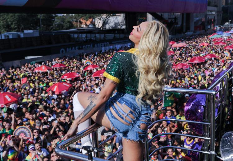 Pabllo Vittar comanda o trio na 28° Parada LGBT+