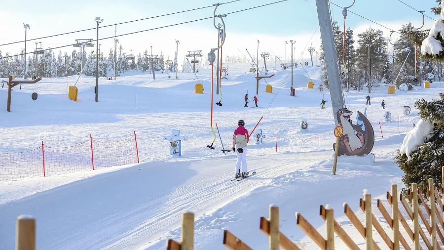 O resort finlandês Ruka não usa os cobertores em todas as suas pistas, mas apenas para controlar as perdas de neve o suficiente para garantir a manutenção da paisagem e o funcionamento do negócio. O degelo é bem-vindo em algumas áreas, como pistas que viram trilhas de mountain bike