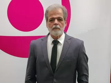 Ex-ator da Globo pede pix a seguidores após internação: 'Repouso absoluto'