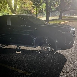 Furto de rodas expõe uso de carro esportivo oficial por deputados da Alesp