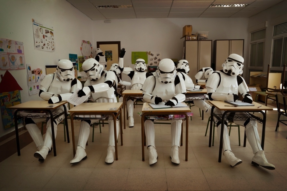 Fotógrafo espanhol Jorge Pérez Higuera cria série "The Other Side", que flagra o cotidiano imaginário dos stormtroopers - Jorge Pérez Higuera/www.perezhiguera.com