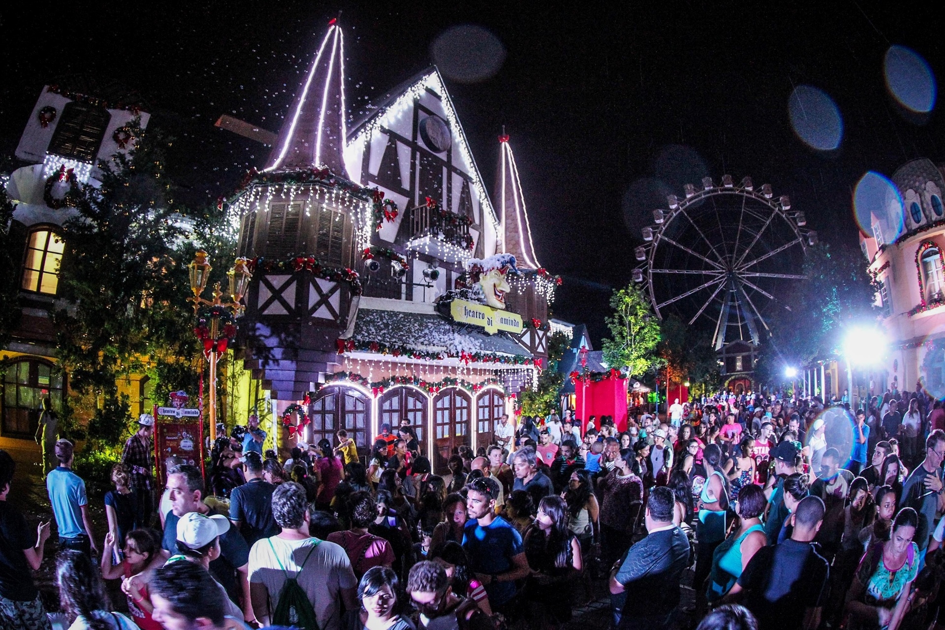 Até dia 30 de dezembro, o Hopi Hari recebe a 3ª edição do Natal do Pernalonga e Sua Turma. - Divulgação