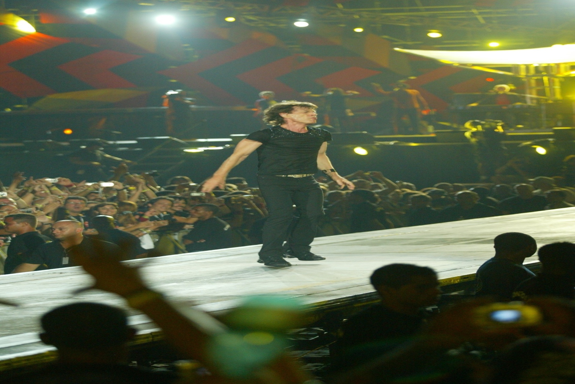 18.fev.2006 - Mick Jagger, vocalista dos Rolling Stones, durante show da turnê "A Bigger Bang" na praia de Copacabana, no Rio de Janeiro - André Sarmento/Folhapress