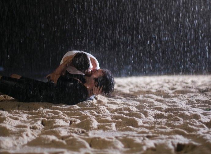 Em "A Lei do Amor", Tiago beija Letícia - undefined