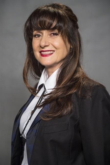 Edinalva (Zezé Polessa) - Mãe de Ritinha (Isis Valverde), conta que a teve sozinha dentro de uma canoa e engravidou de um homem-boto. É uma mulher religiosa, correta, mas, assim como a filha, gosta de aproveitar o que a vida tem para oferecer - Mauricio Fidalgo/TV Globo