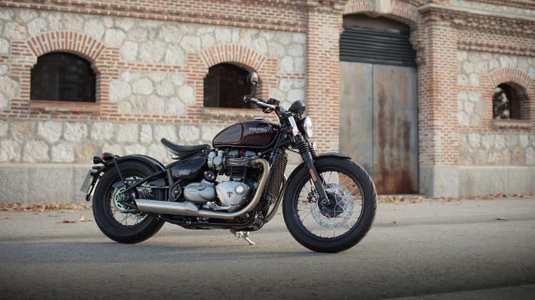 Triumph Bobber é inspirada nas motos feitas em garagens pelos soldados após a II Guerra Mundial; minimalista, sem peças "supérfluas" e com banco individual, custa R$ 49.990 - Divulgação - Divulgação