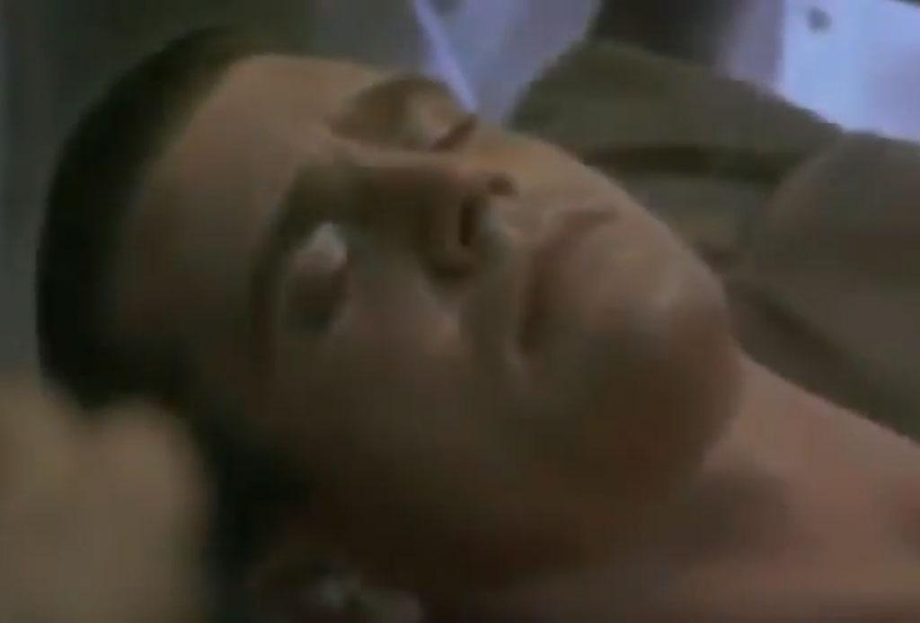 Mel Gibson em cena de "Eternamente Jovem" (1992) - Reprodução