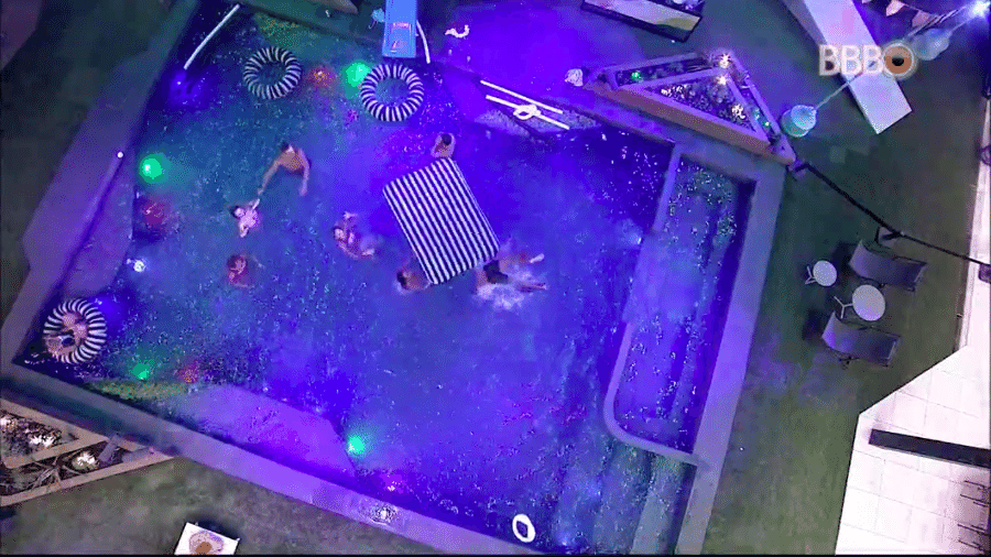 Brothers se divertem na piscina durante festa Aqualoucos - Reprodução/GlobosatPlay