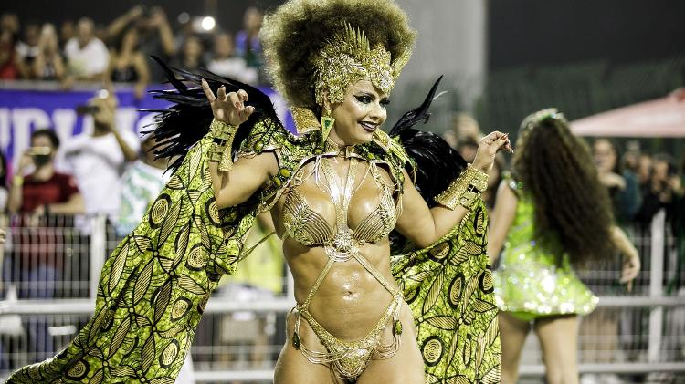 Viviane Araújo samba com a Mancha Verde no Desfile das Campeões - Mariana Pekin/UOL - Mariana Pekin/UOL