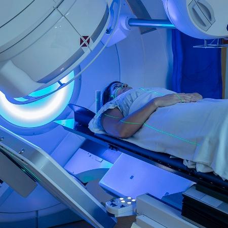 Existe um déficit de aparelhos de radioterapia no país e governo decidiu instalar 100 novos centros de tratamento para o SUS até 2021  - iStock