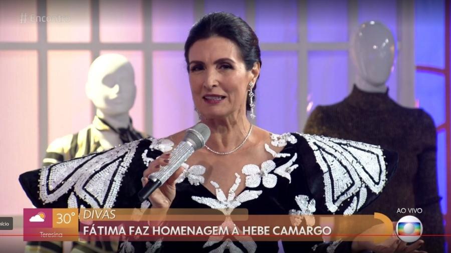 Fátima Bernardes com figurino e microfone inspirados na apresentadora Hebe Camargo - Reprodução/TV Globo
