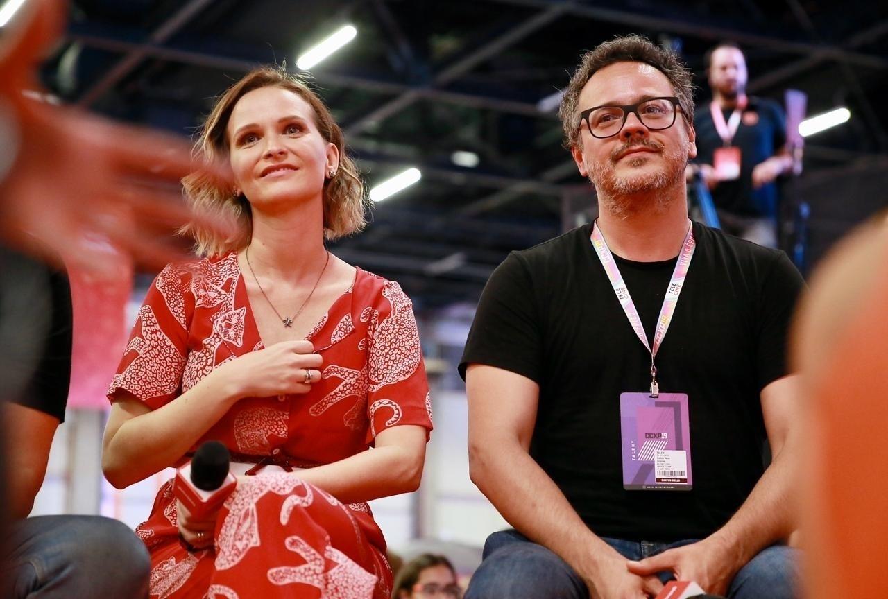 Fernanda Rodrigues (Luiza) e Danton Mello (Héricles), que atuaram em Malhação, participam de auditório na CCXP - Iwi Onodera/UOL