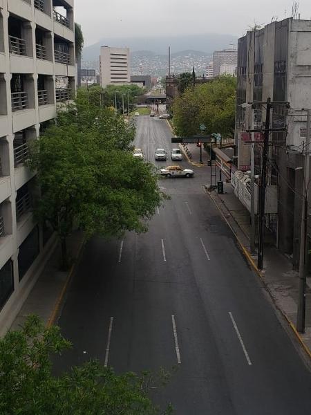 Foto da cidade de Monterrey na manhã desta segunda-feira (9), em via que normalmente tem engarrafamento - Reprodução/Twitter/@elnortelocal