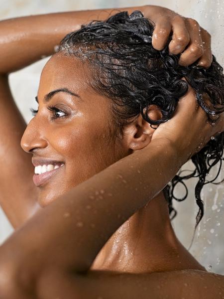 Para ir além do shampoo e do condicionador: invista em rituais de relaxamento - Getty Images