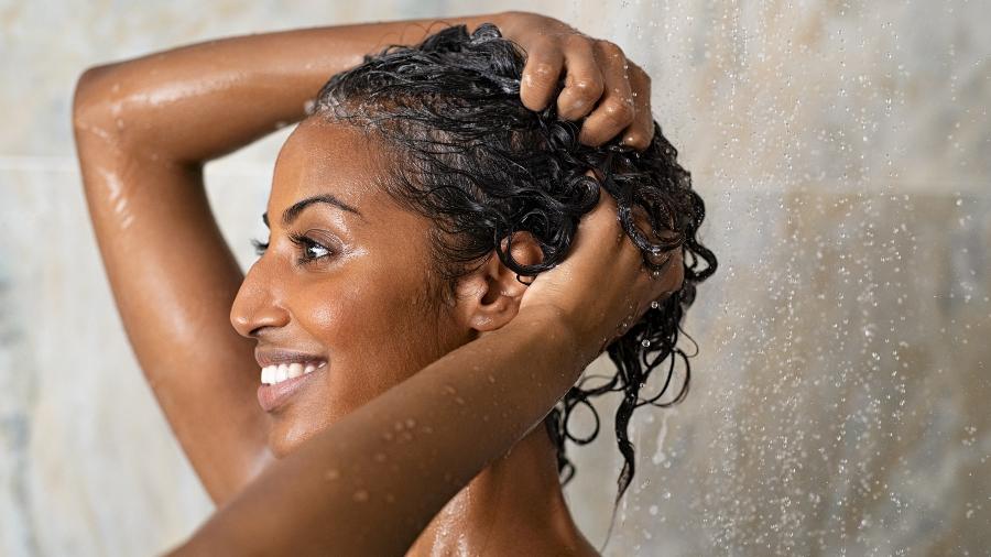 Para ir além do shampoo e do condicionador: invista em rituais de relaxamento