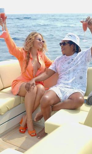Beyoncé e Jay-Z passam férias na Itália em megaiate de Jeff Bezos