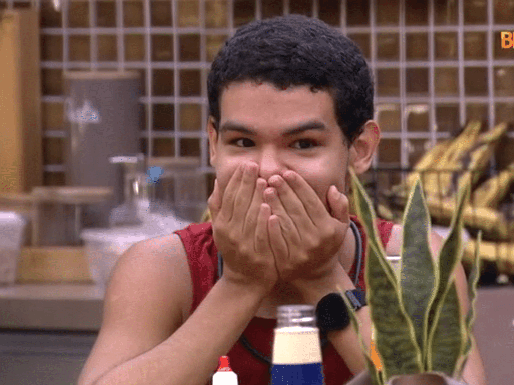 Vyni só falta tropeçar na decepção do público com sua participação