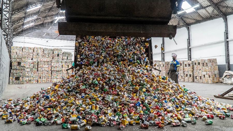 Centro de coleta da Novelis, em São Paulo. Empresa recicla mais de 490 mil toneladas de latinhas - Divulgação