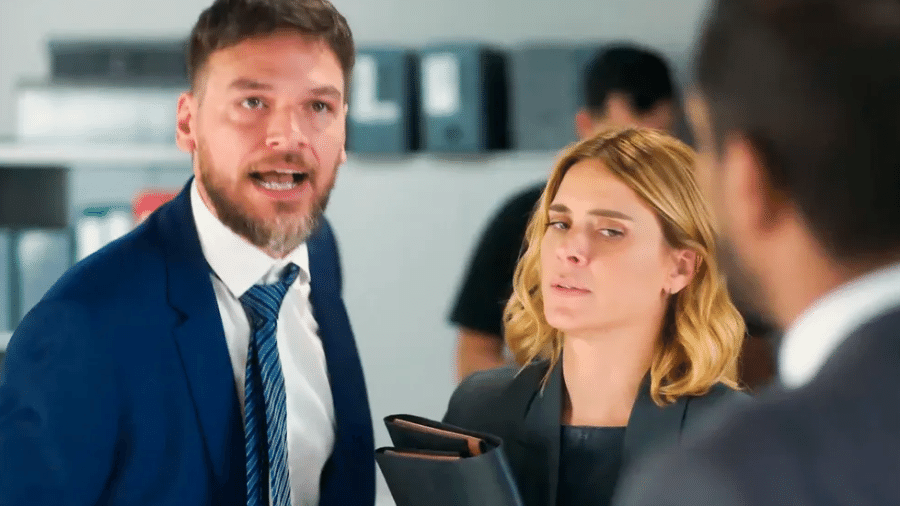 Theo (Emilio Dantas) e Lumiar (Carolina Dieckmann) em Vai na Fé - Reprodução/TV Globo