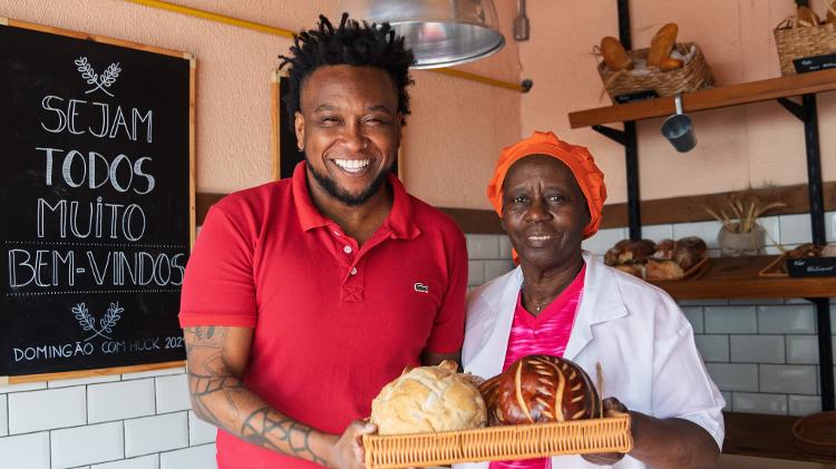 Thiago Simpatia e Maria Paulina, a Vó Tutu, na gravação do Cozinha das Quebradas