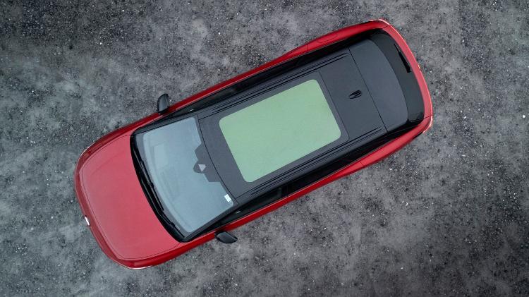Alguns VW mais novos, como o ID.7, utilizam o vidro eletrocromático no teto solar Alguns VW mais novos, como o ID.7, utilizam o vidro eletrocromático no teto solar