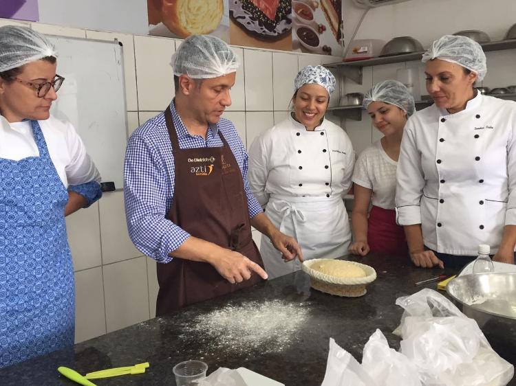Aula de pão, na Levain Escola de Panificação Aula de pão, na Levain Escola de Panificação