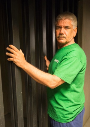 Tio (Jackson Antunes) é solto da prisão em "A Regra do Jogo" - João Miguel Júnior/Globo - João Miguel Júnior/Globo