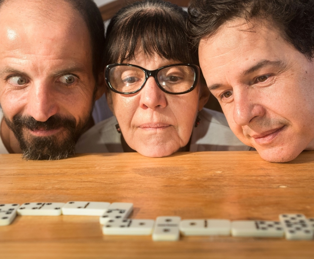 Peça "O Campeão de Dominó do Alaska", com Eduardo Parisi, Maria Eugênia de Domênico e Valdir Rivaben - Angela di Sessa