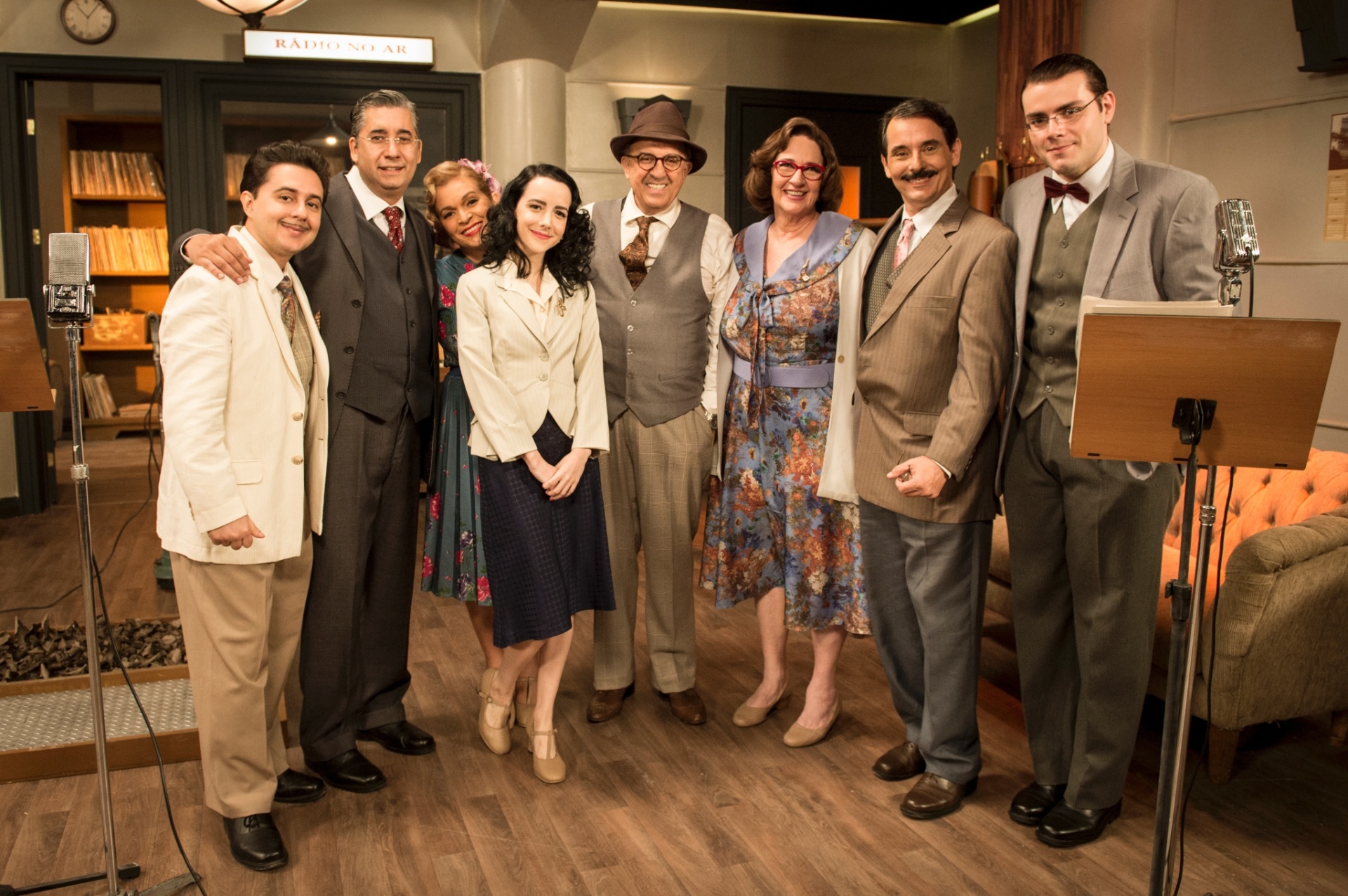 Elenco da radionovela "Herança de Ódio", a favorita dos personagens de "Êta Mundo Bom" - João Cotta/TV Globo