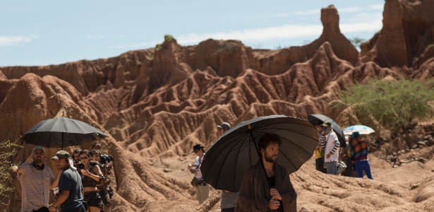 Christopher Von Uckerman no deserto de Tatacoa, na Colômbia, durante as filmagens da série futurista "2091" - Divulgação - Divulgação