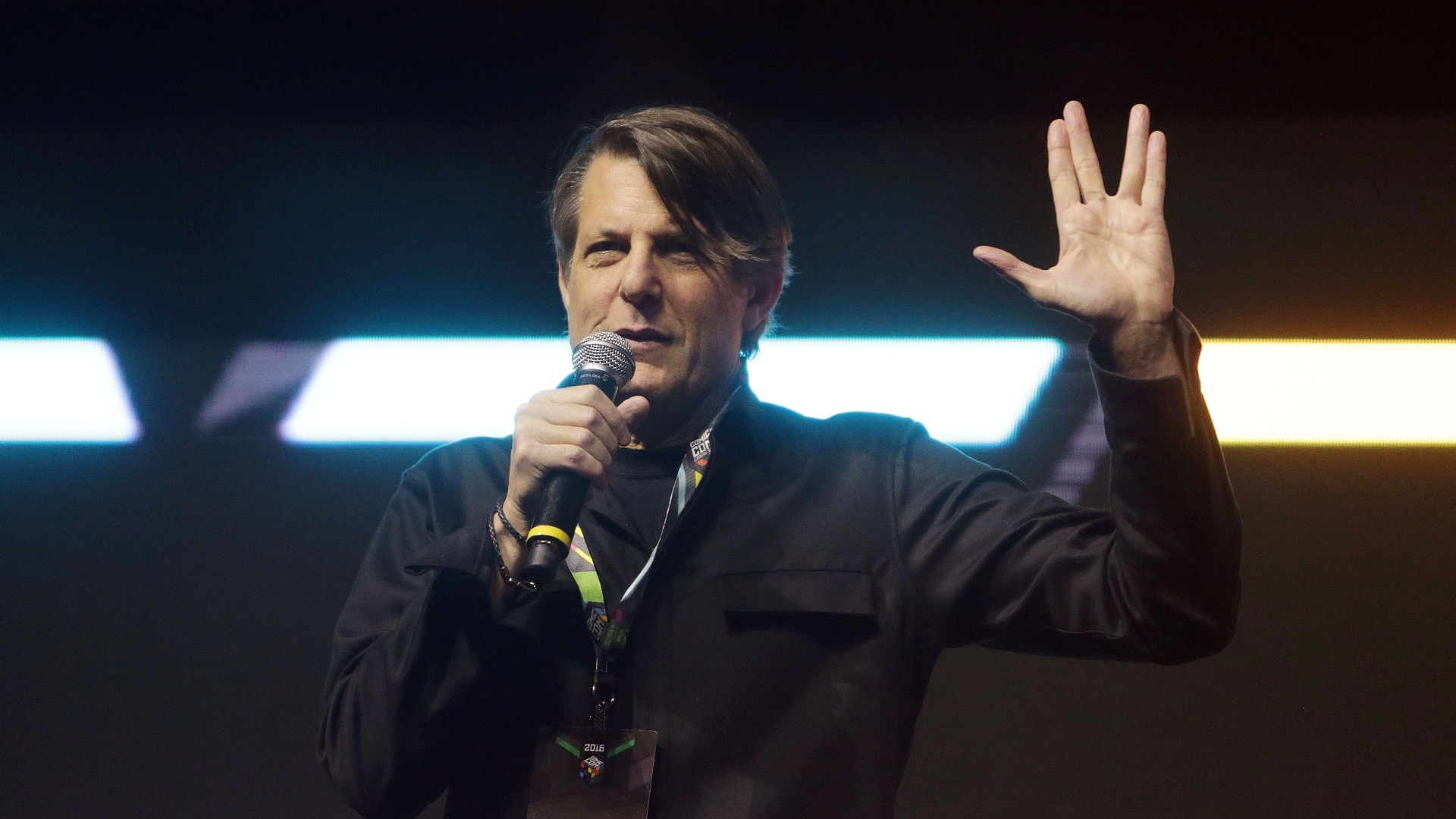 2.dez.2016 - Vida longa e próspera! Adam Nimoy, filho do ator Leonard Nimoy, que interpretava Spock na série "Star Trek", apresentou em primeira mão para o público brasileiro o documentário "For The Love of the Spock" - Ricardo Matsukawa/UOL