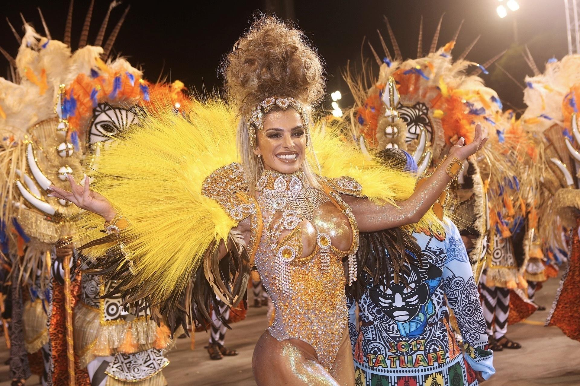 24.fev.2017 - A musa fitness Vívian Cristinelle, destaque da Tatuapé - Iwi Onodera/UOL