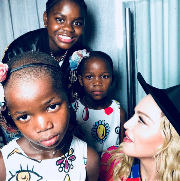 Madonna com as filhas Stere, Stelle e Mercy - Reprodução/Instagram/madonna