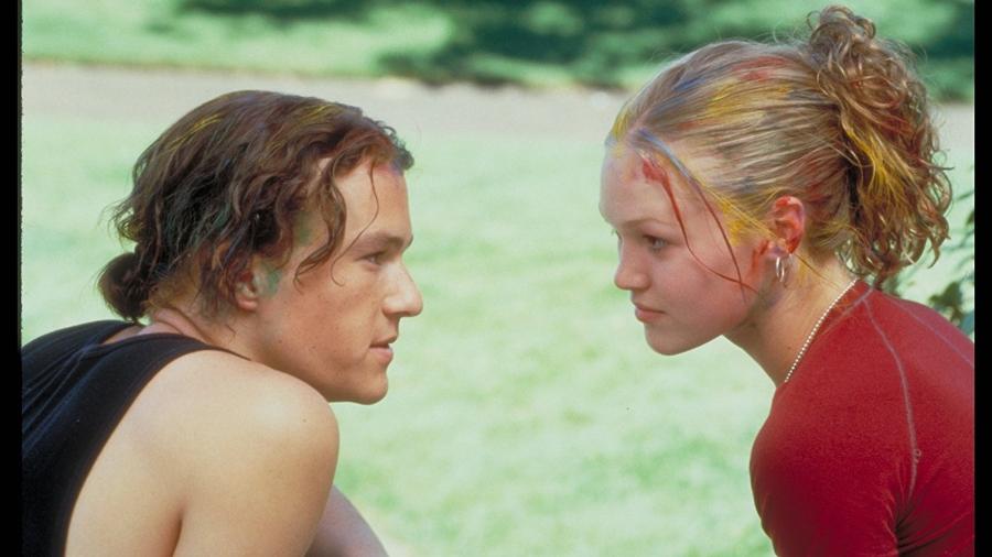 Os atores Heath Ledger e Julia Stiles em cena de "Dez Coisas que Eu Odeio em Você", filme de 1999  - Touchstone Pictures/Divulgação