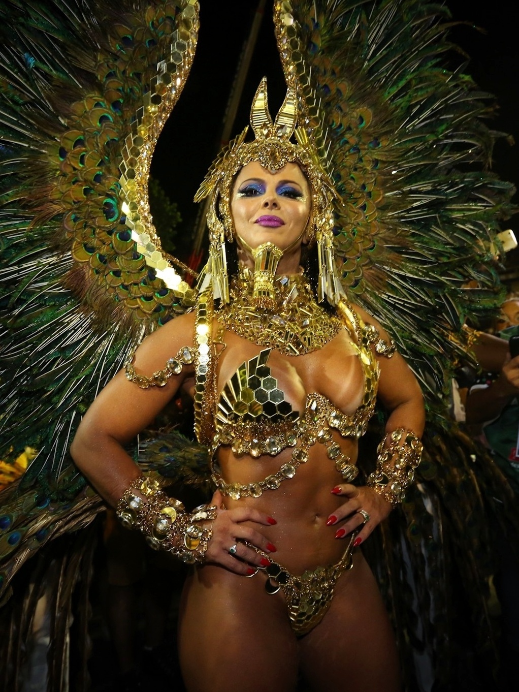 Menos tapa-sexo e mais marquinha: os trajes das musas e rainhas do Rio -  Carnaval 2018